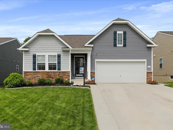 154 Stager Ave, Falling Waters, WV 25419