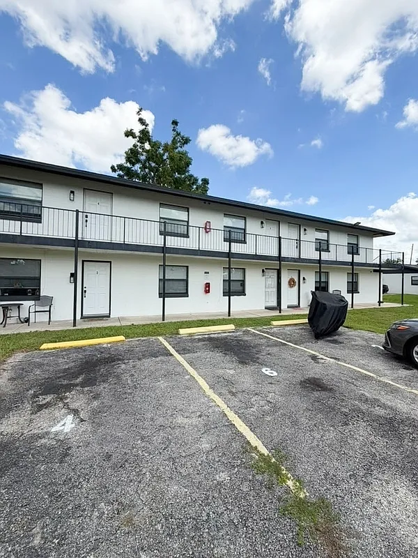 2 bed, 1.0 bath, $1,290 — Photo 3