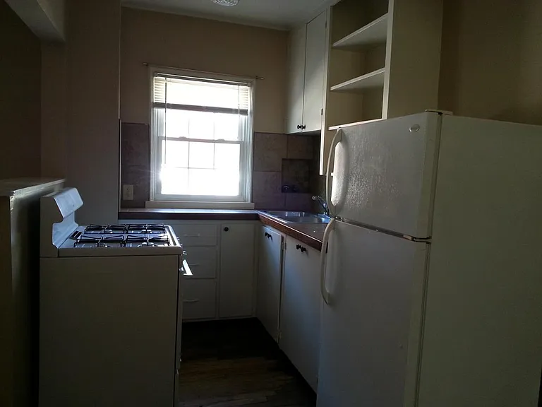 105 E 21st St #11 — Photo 4