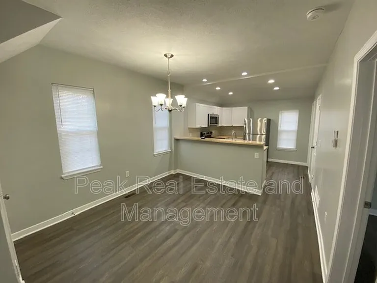 1011 Logan St SE — Photo 4