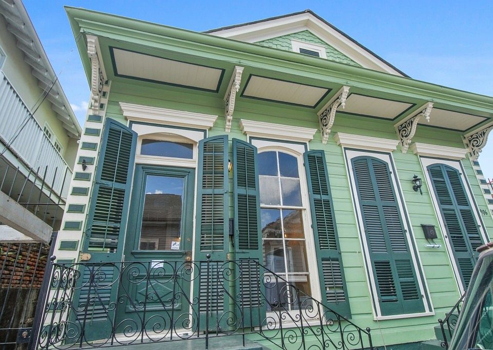 1st image of 904 Saint Ann St