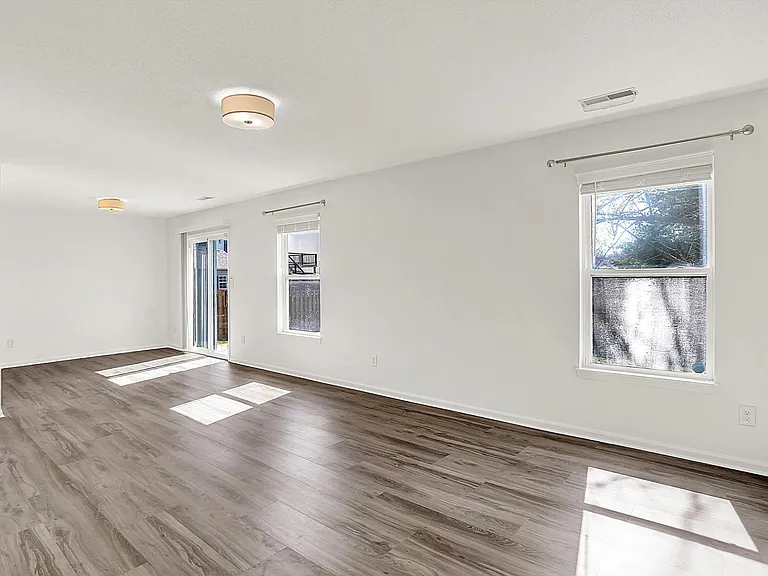 5611 W Tensleep Rd — Photo 3