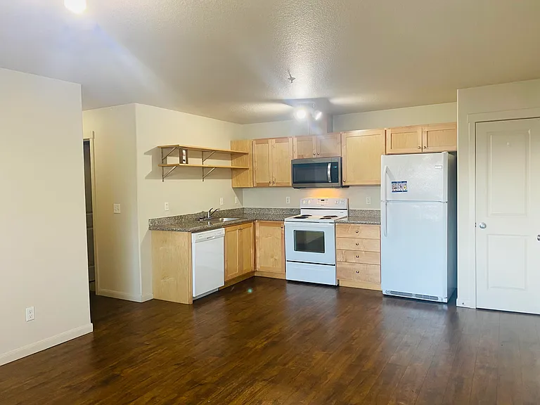 Riva Courtyard Apartments — Photo 33
