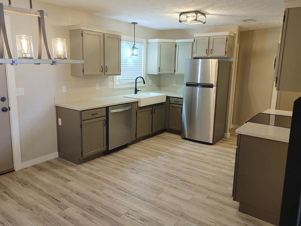 1st image of 306 Remmington Cir