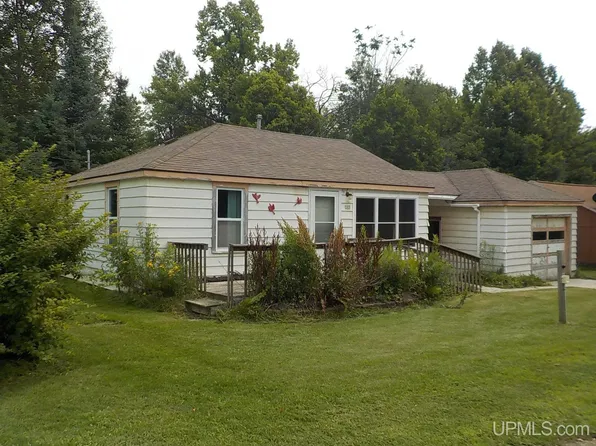 105 Oswald St, Crystal Falls, MI 49920