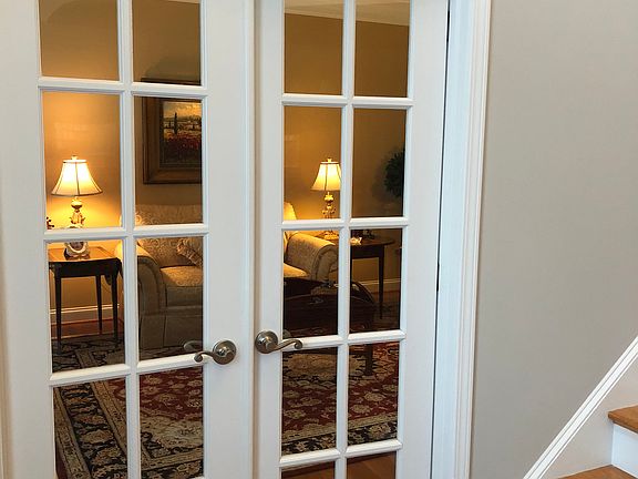 Study/sitting room off foyer