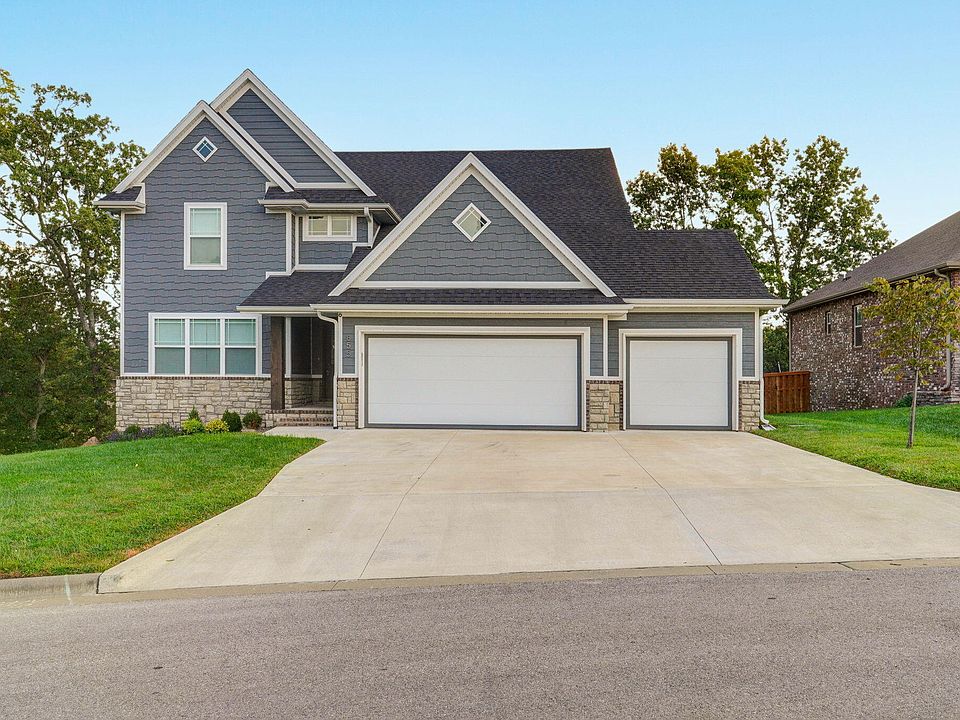 1st image of 855 E Ashford Avenue