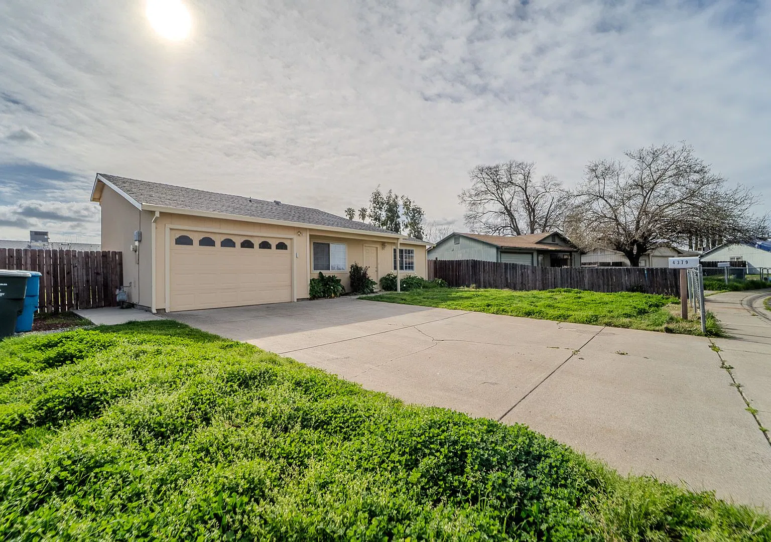 Spacious 3 Bedroom, 2 Bath Home with Large Backyard! — Photo 4