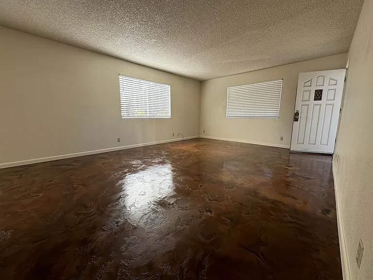 6305 Marchant Ave — Photo 3