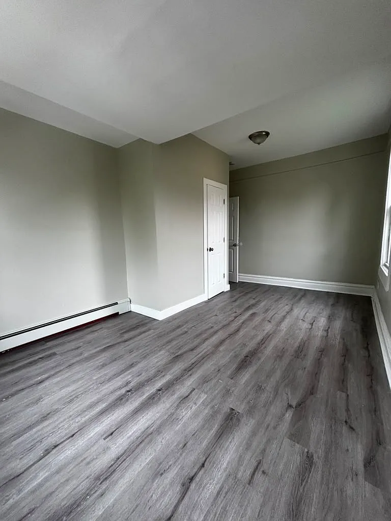 4 bed, 1200 sqft, $2,595 — Photo 4