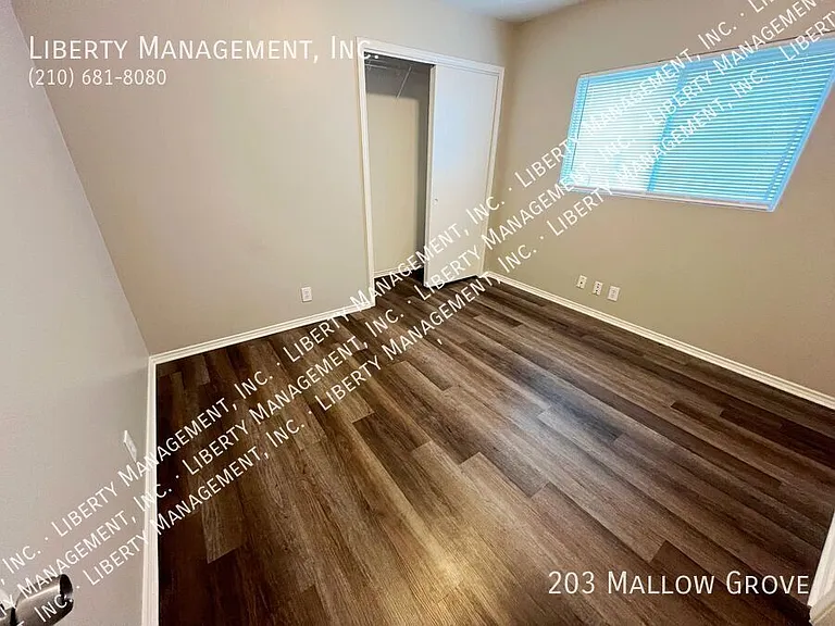 203 Mallow Grv — Photo 8