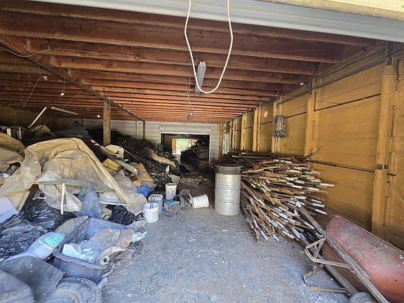 5th image of 22525 Alderpoint Rd