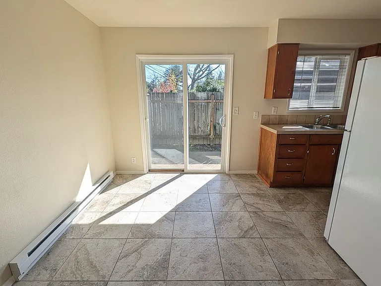 1134 E Main St #1 — Photo 7