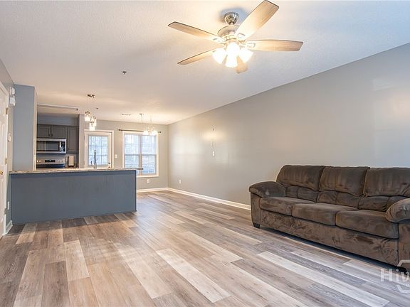 3rd image of 637 Huntington Road #C2