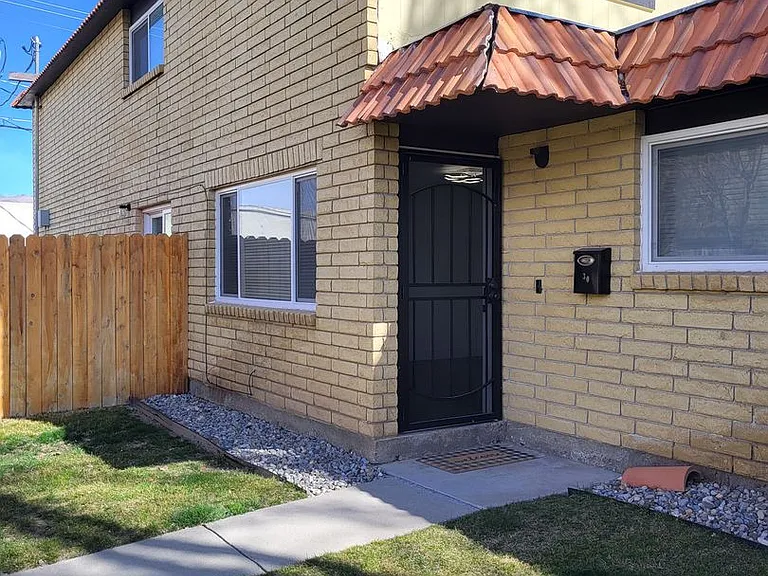 3410 Woodside Dr #30-B — Photo 1