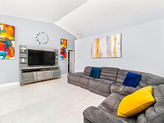 5th image of 8552 Tourmaline Boulevard