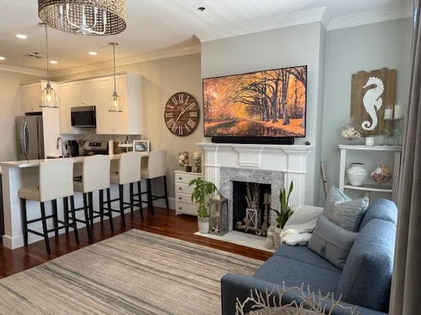 97 Court St #16, Plymouth, MA 02360