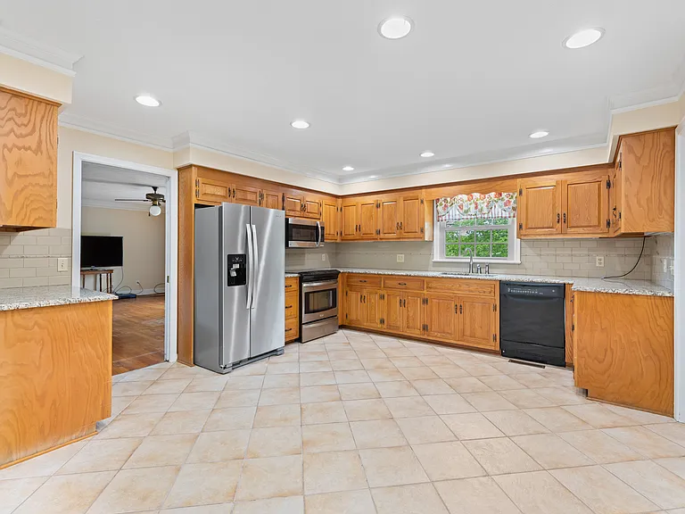 4330 Ridge Rd — Photo 4