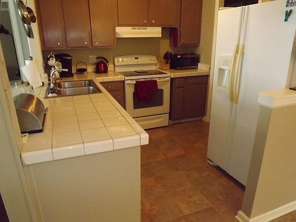 5th image of 624 Martha Ave