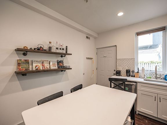 4th image of 1770 Waterloo St