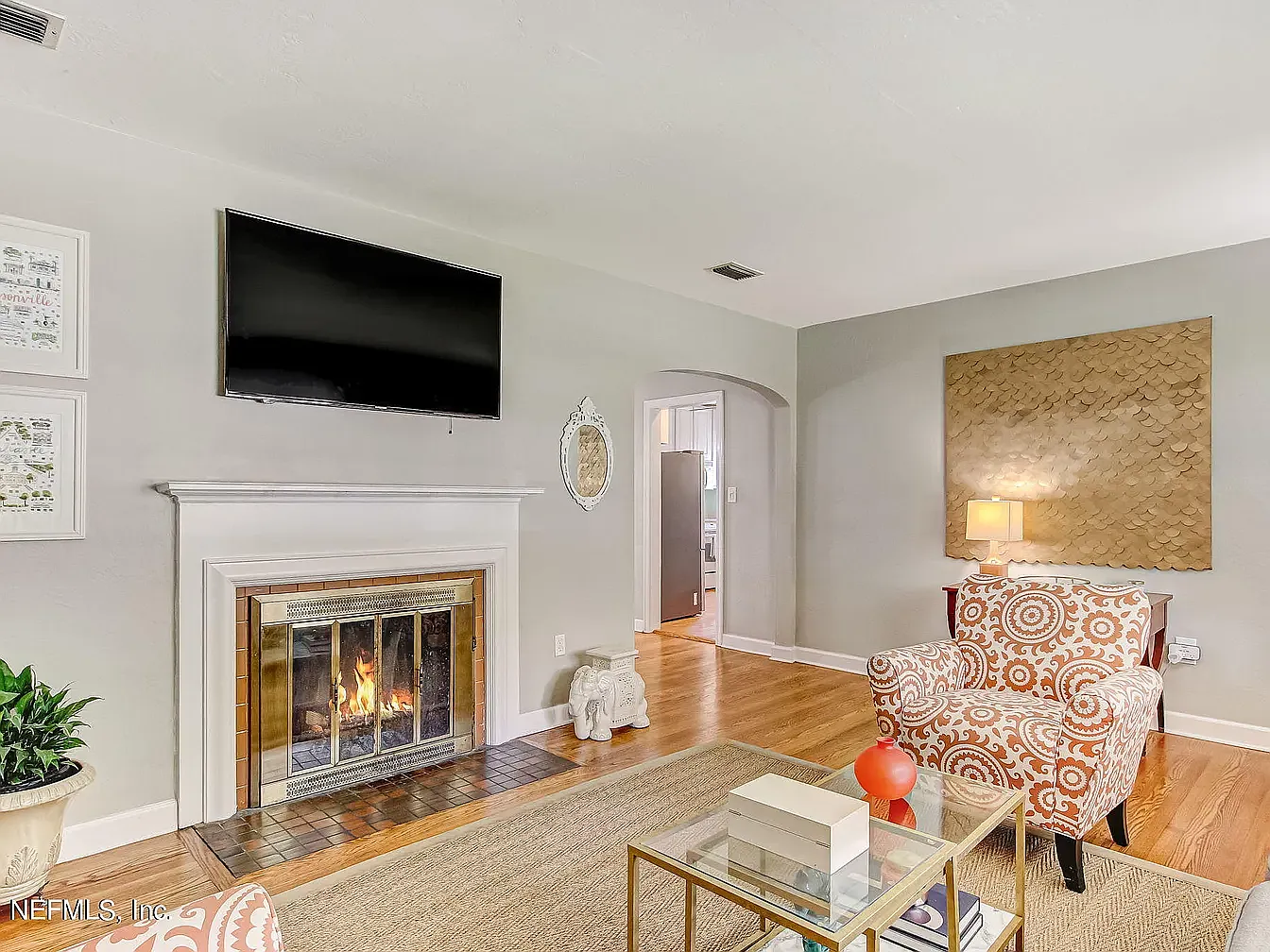 3 bed, 1211 sqft, $2,000 — Photo 4