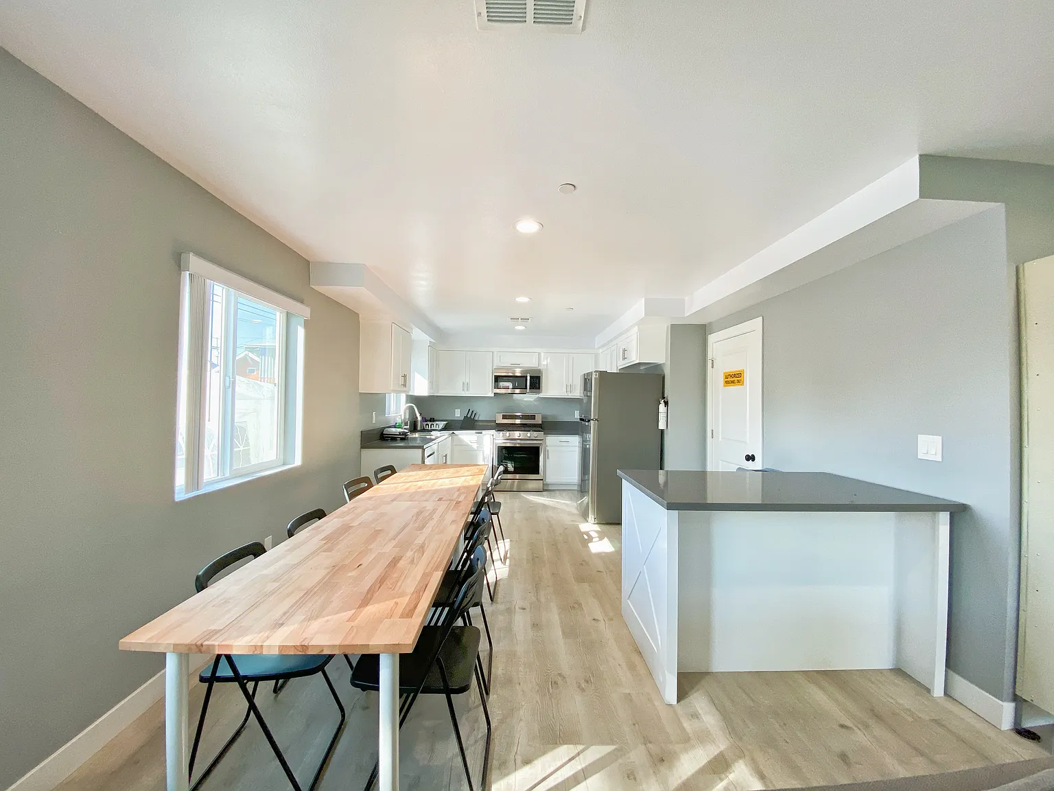 10 bed, 4326 sqft, $650 — Photo 3