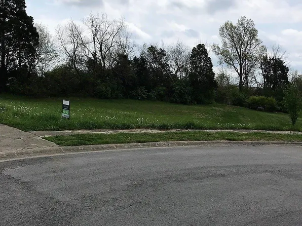 212 Wheeler Dr, Frankfort, KY 40601