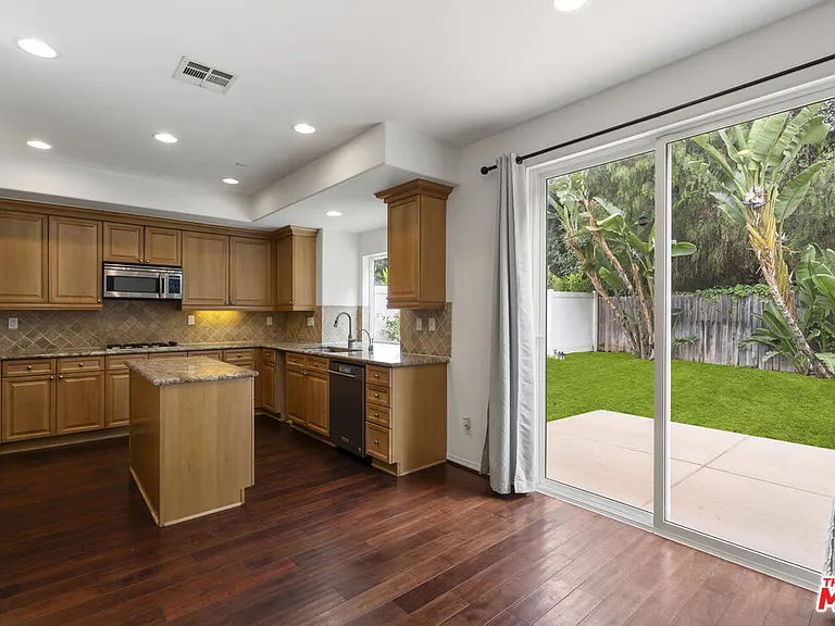 14321 Hortense St — Photo 15