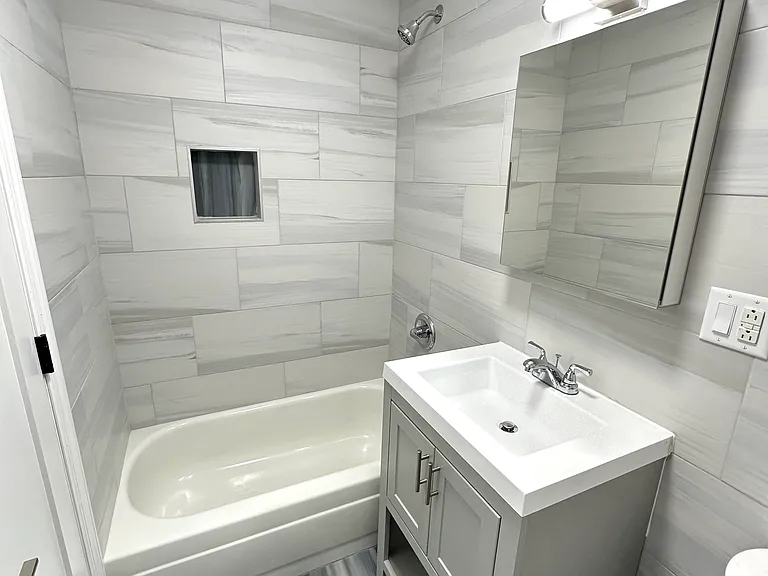 320 E 6th St #1R — Photo 15