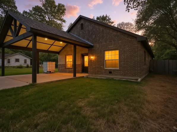 1007 E 1st St, Mount Pleasant, TX 75455