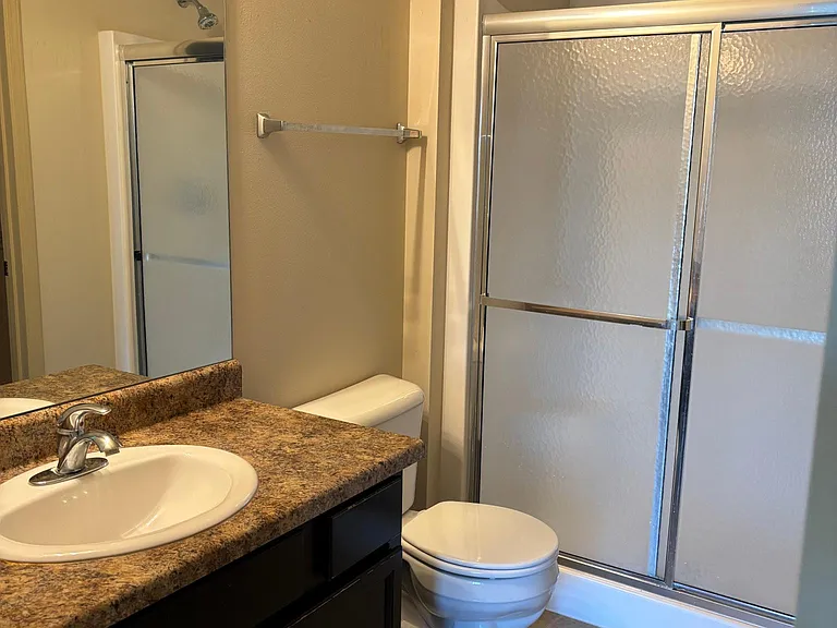 16411 Camden Ave — Photo 11