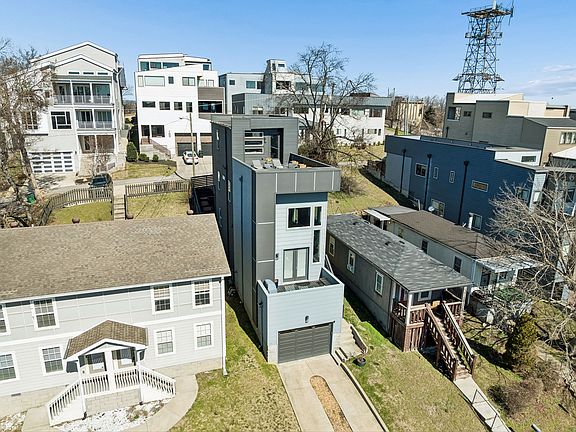 3rd image of 3304D Felicia St