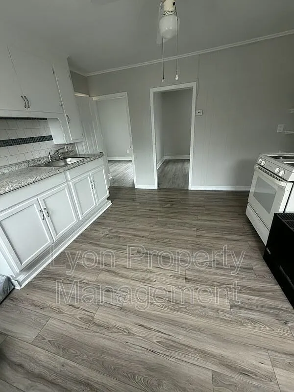 Studio, $1,395 — Photo 1