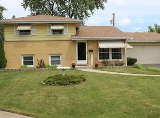 712 W Lake Manor Dr, Addison, IL 60101