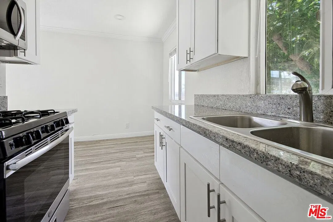 2 bed, 1.0 bath, $2,490 — Photo 3