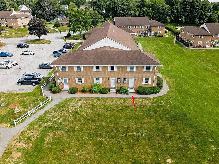 614 Elmwood Dr — Photo 4