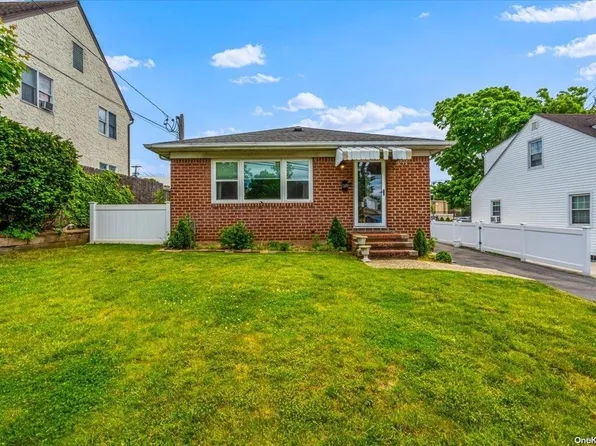309 Walter Avenue, North Hempstead, NY 11501