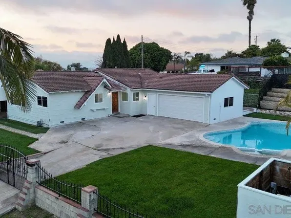 800 Smith Dr, Vista, CA 92084