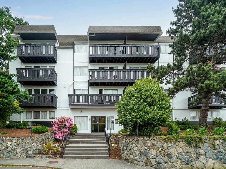 908 Market St — Photo 14