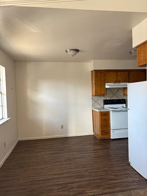 208 Veterans Ave - 201 — Photo 3