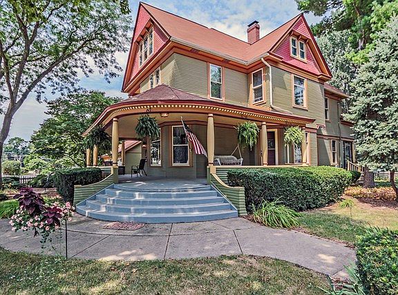 Grand painted lady on corner of Maple and Main!