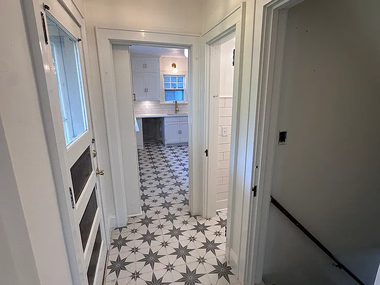 321 Roosevelt Ave — Photo 25