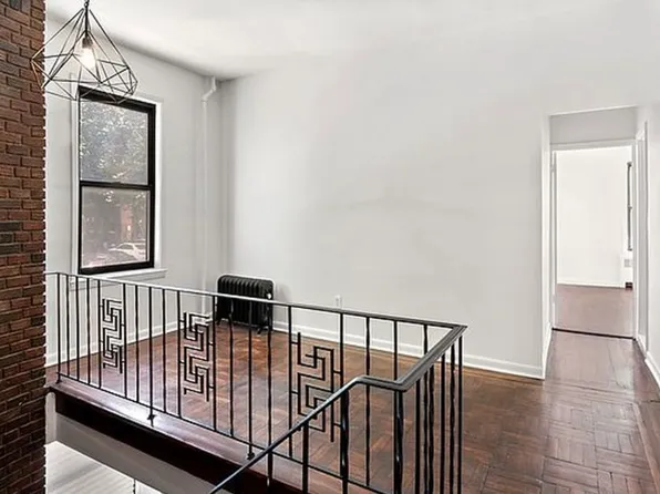 1075 Grant Avenue image 8 of 21