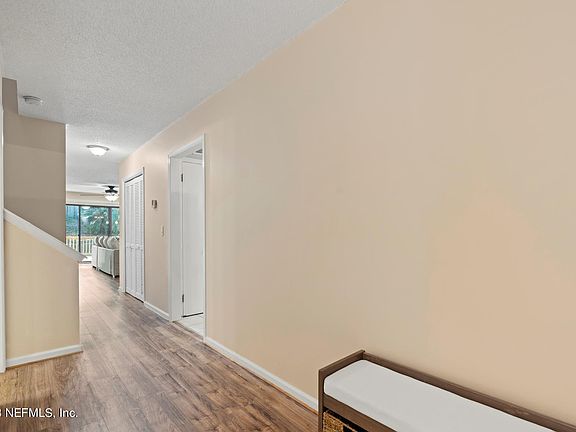 3rd image of 3965 MEADOWVIEW Drive N