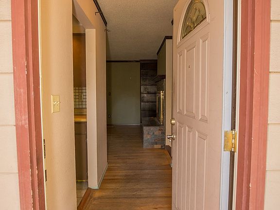 2nd image of 1606 Ash St