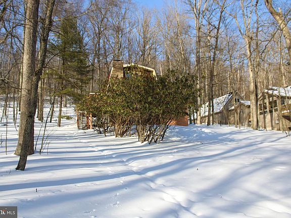 3rd image of 135 Glen Cove Rd