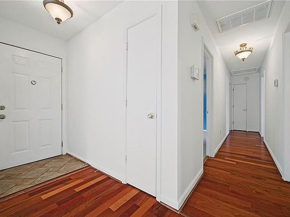 4th image of 1005 Elco St