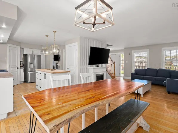 39 Slicers Ln, Middle Sackville, NS B4E 0A7