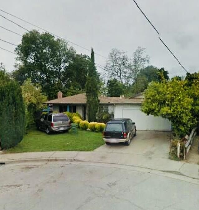 1st image of 130 Stratford Dr