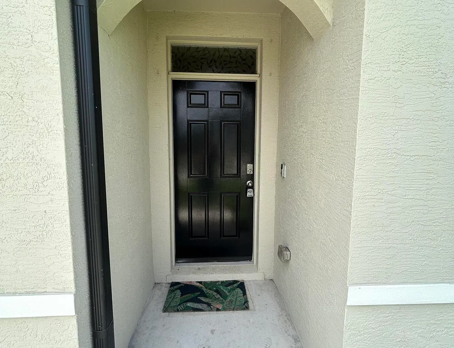 4 bed, 2.0 bath, 1915 sqft, $2,895 — Photo 3